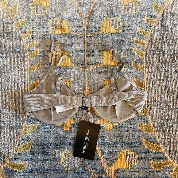 Pretty little thing grey logo bralette new with tags attached! Womens size small - Picture 2 of 3